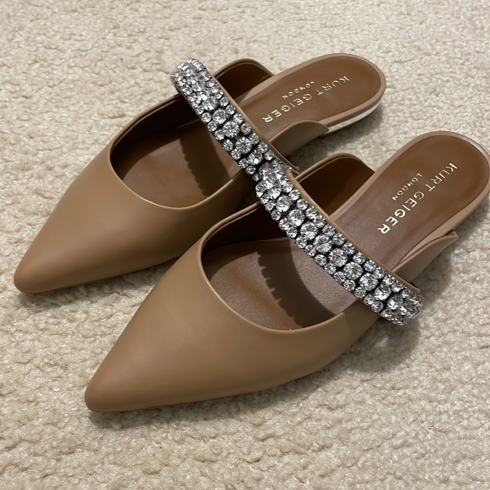 Kurt Geiger size 38.5 pointy toe flats.